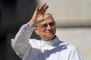papież Leon czternasty na audiencji środowej